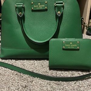 Green pebble leather crossbody with matching wallet